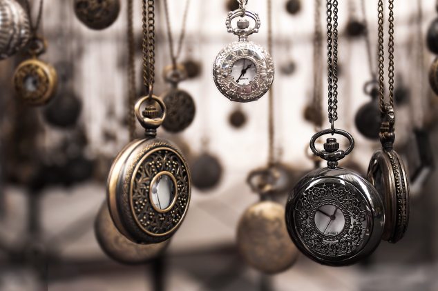 assorted-silver-colored-pocket-watch-lot-selective-focus-859895.jpg